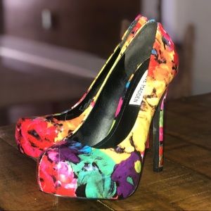 Steve Madden Nala floral pump